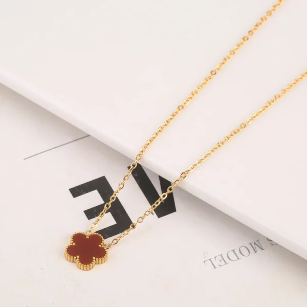 Collier trèfle rouge et or
