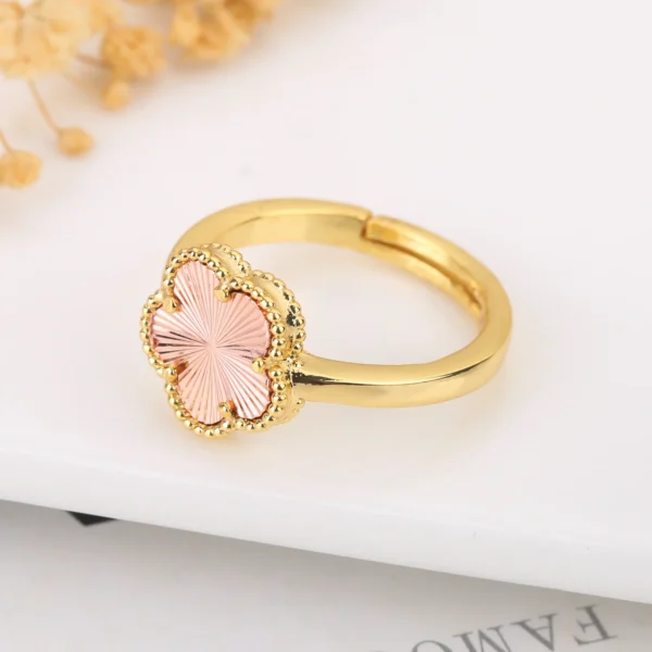 Bague trèfle or rose