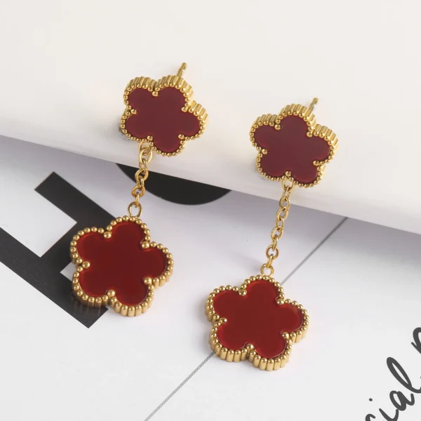 Boucles d&rsquo;oreilles trèfle pendantes rouges et dorées