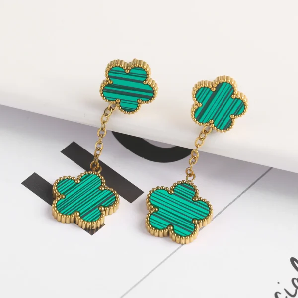 Boucles d&rsquo;oreilles trèfle pendantes vertes et dorées