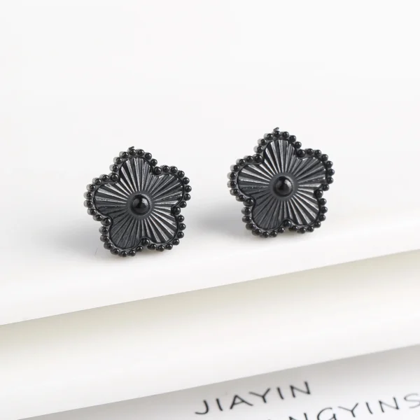 Boucles d&rsquo;oreilles trèfle 5 feuilles noires