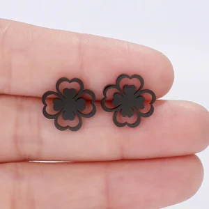 Boucles d'oreilles trèfle à 4 feuilles noires classiques