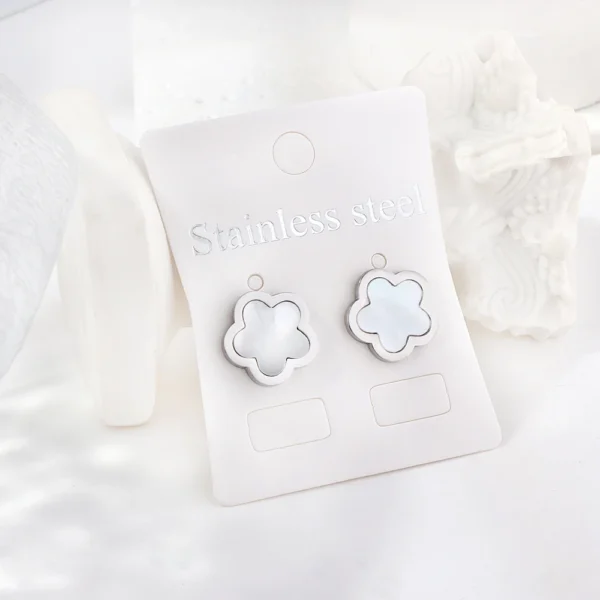 Boucles d&rsquo;oreilles trèfle à 5 feuilles argent et blanc nacré