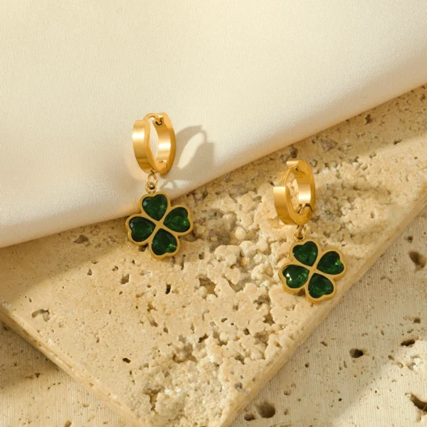 Boucles d'oreilles trèfle vert 4 feuilles or créoles