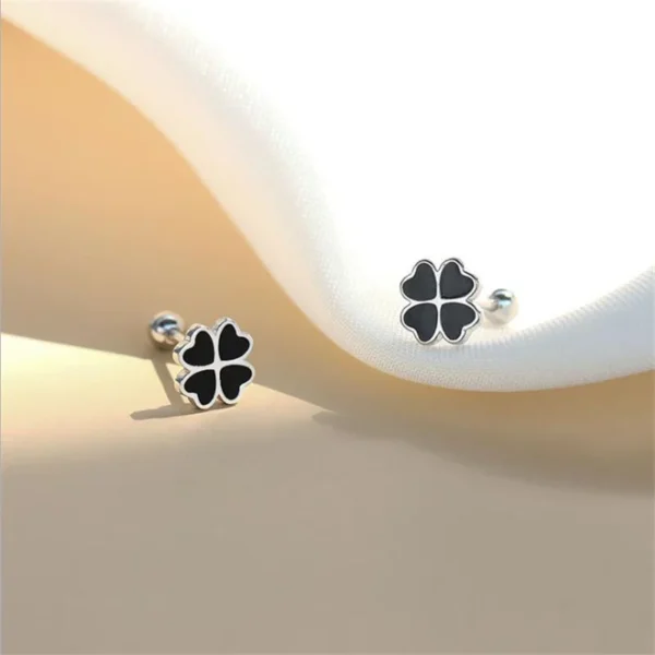 Boucles d&rsquo;oreilles trèfles à 4 feuilles argent et noir