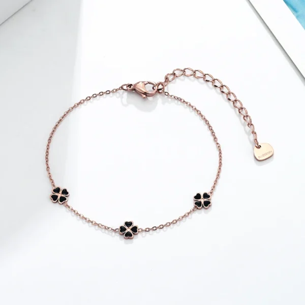 Bracelet or rose avec trèfles à 4 feuilles noirs