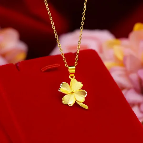 Collier en forme de trèfle à 4 feuilles or