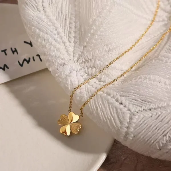 Collier en forme de trèfle à 4 feuilles or classique