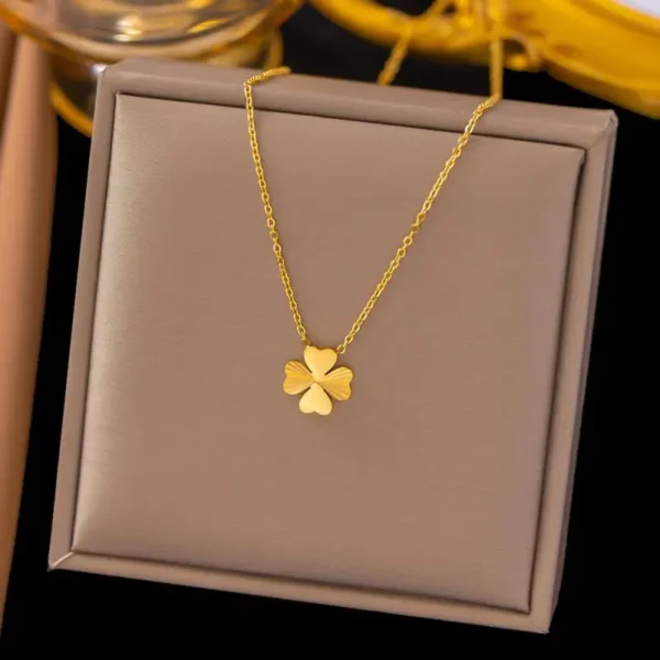 Collier en forme de trèfle à 4 feuilles or classique