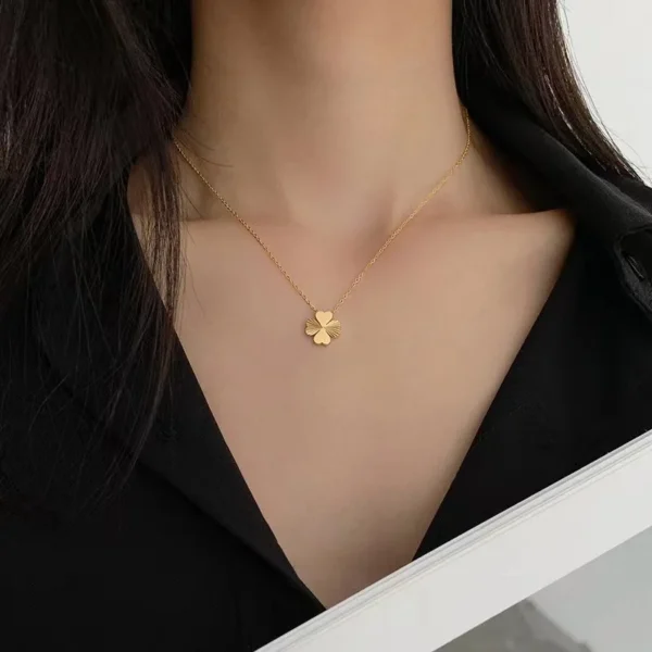 Collier en forme de trèfle à 4 feuilles or classique