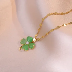 Collier en forme de trèfle à 4 feuilles vert