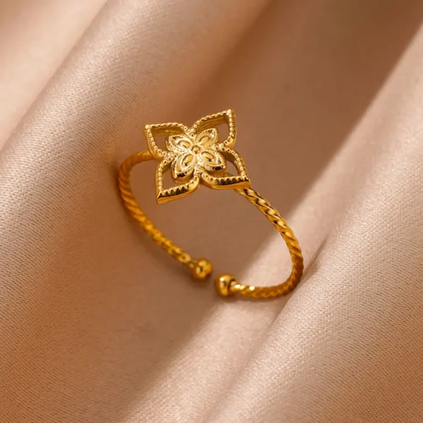 Bague trèfle 4 feuilles dorée étoilée