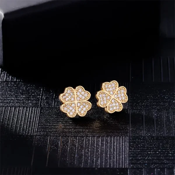 Boucles d&rsquo;oreilles dorées cristal trèfle 4 feuilles