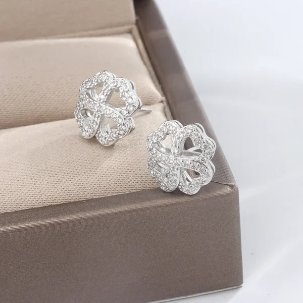Boucles d&rsquo;oreilles trèfle 4 feuilles argentées creuses