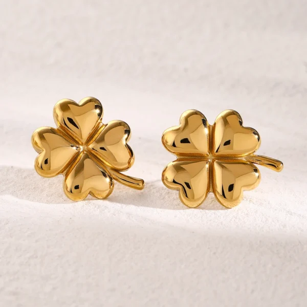Boucles d&rsquo;oreilles trèfle 4 feuilles classiques dorées