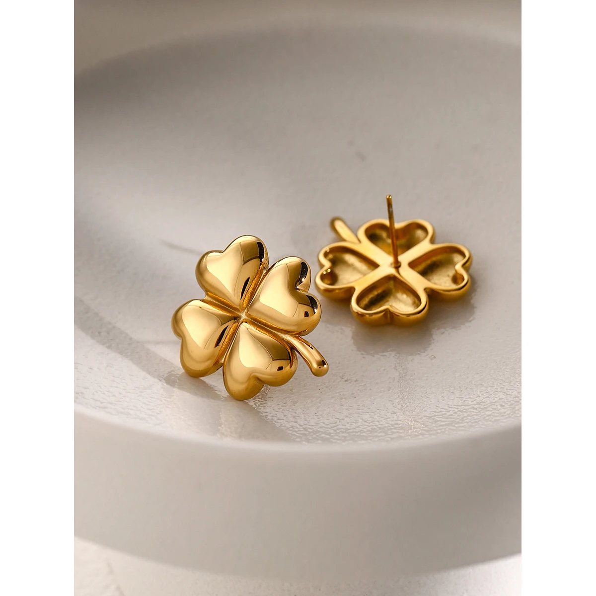 Boucles d'oreilles trèfle 4 feuilles classiques dorées