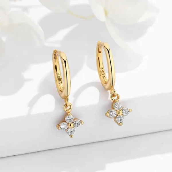 Boucles d&rsquo;oreilles trèfle 4 feuilles pendants dorés