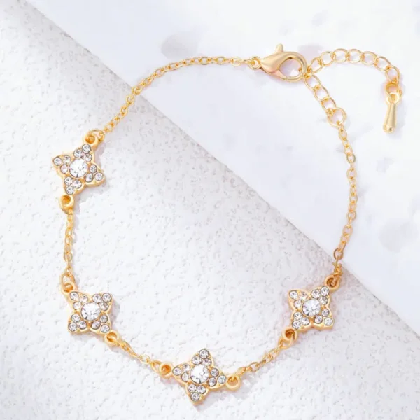 Bracelet avec trèfle 4 feuilles cristaux dorés