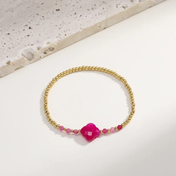 Bracelet trèfle 4 feuilles rose avec perles dorées