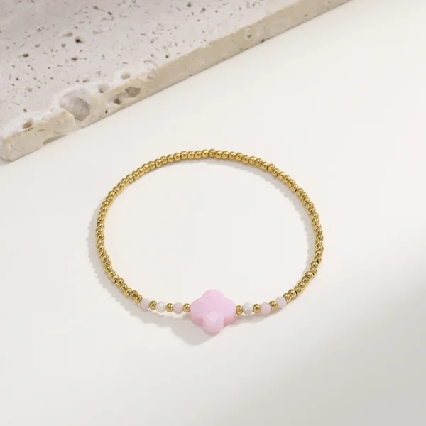 Bracelet trèfle 4 feuilles rose clair avec perles dorées