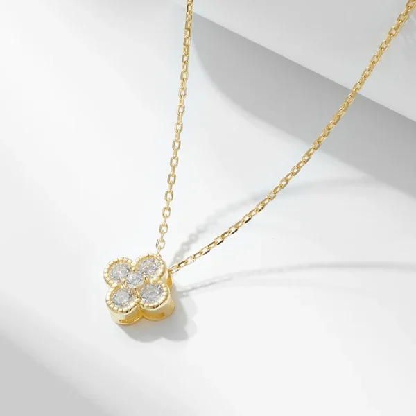 Collier doré trèfle 4 feuilles avec cristaux