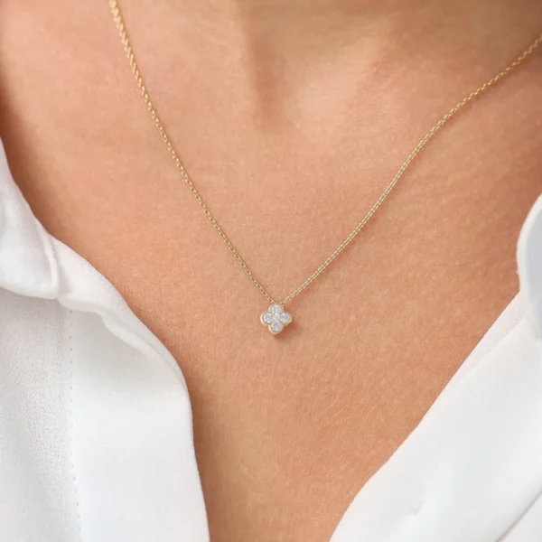 Collier doré trèfle 4 feuilles avec cristaux