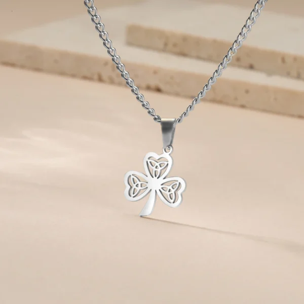 Collier trèfle 3 feuilles argenté design