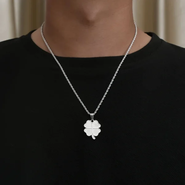 Collier trèfle 4 feuilles design argenté
