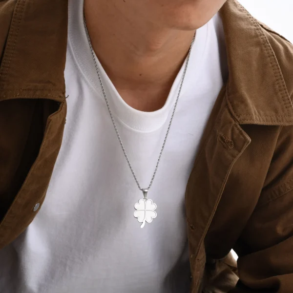 Collier trèfle 4 feuilles design argenté
