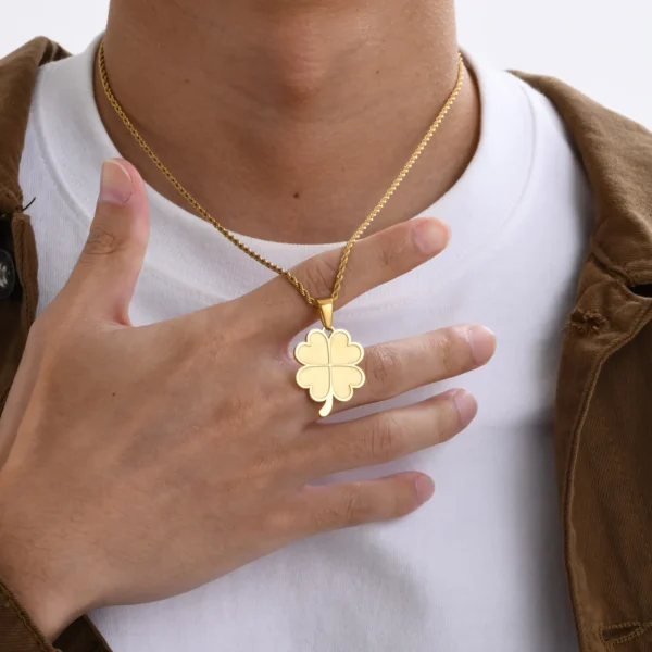 Collier trèfle 4 feuilles design doré