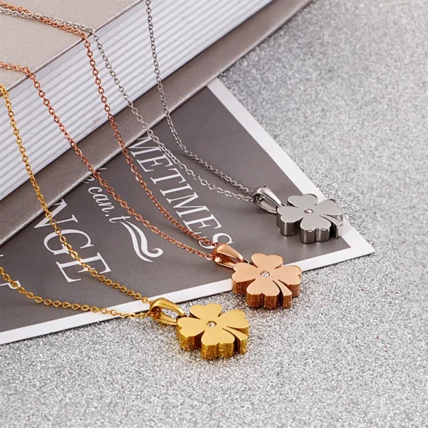 Collier trèfle 4 feuilles plein or rose