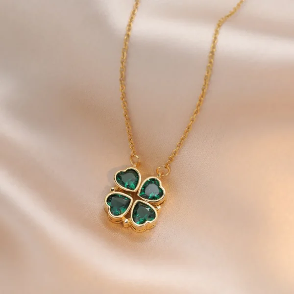 Collier trèfle argenté à feuilles vertes
