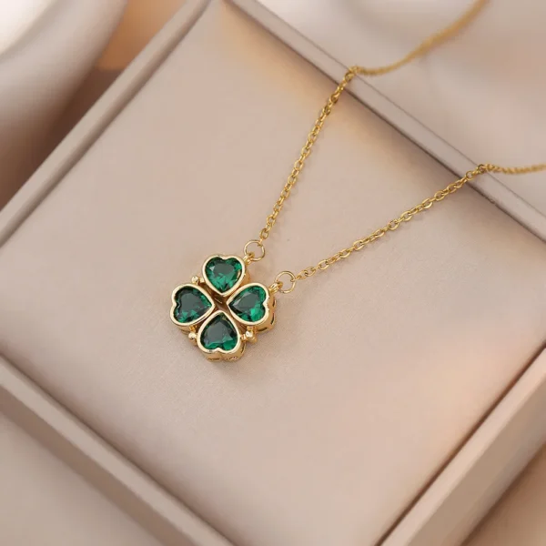 Collier trèfle argenté à feuilles vertes