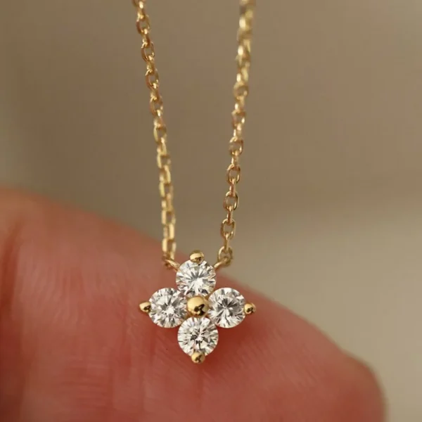 Collier trèfle doré en cristaux