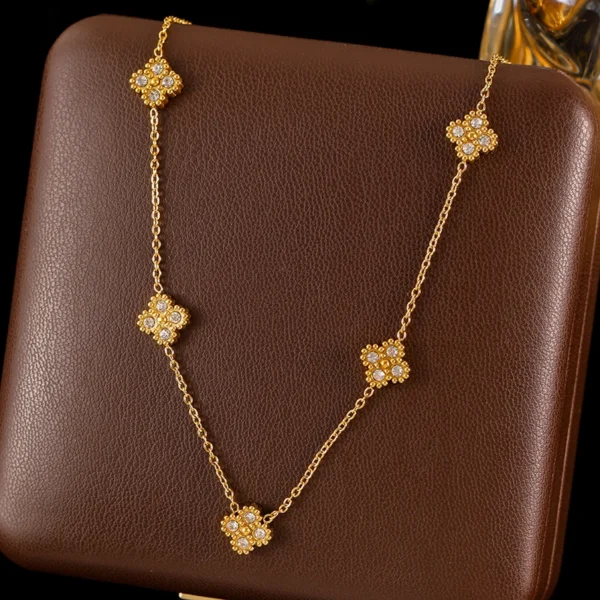 Collier trèfles multiples doré avec cristaux