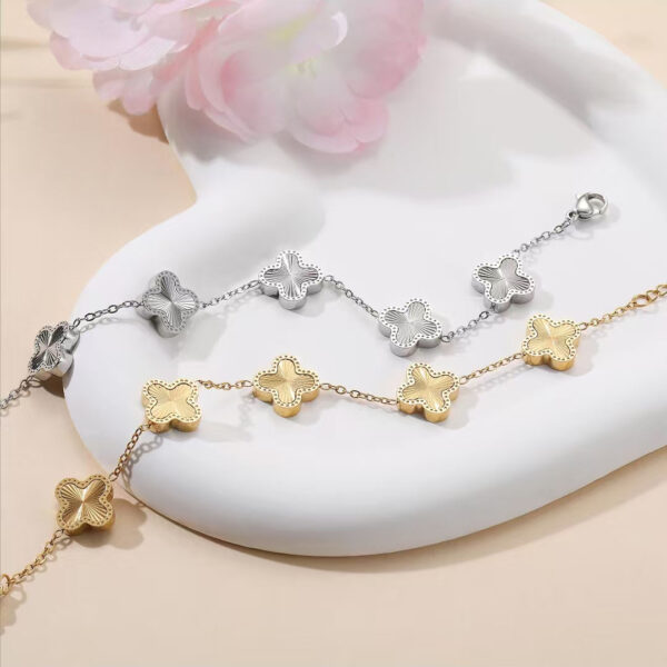 Bracelet trèfle à 4 feuilles classique doré