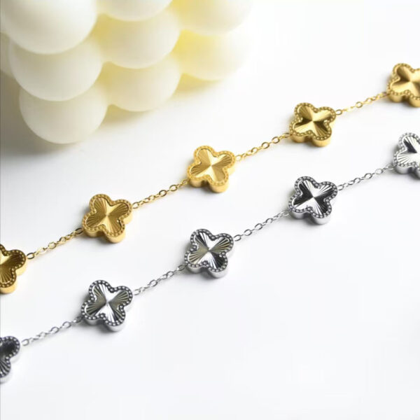 Bracelet trèfle à 4 feuilles classique doré
