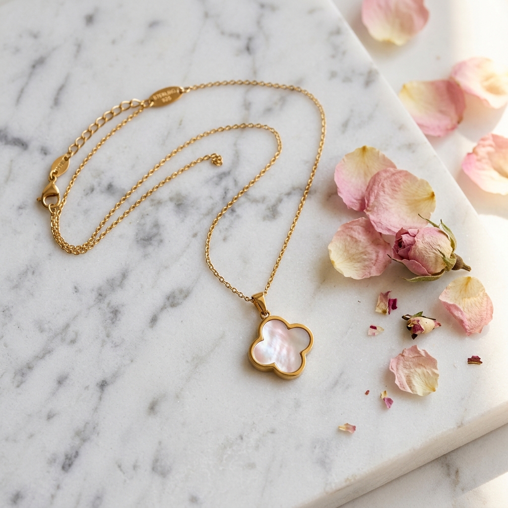 Collier trèfle van cleef - illustration